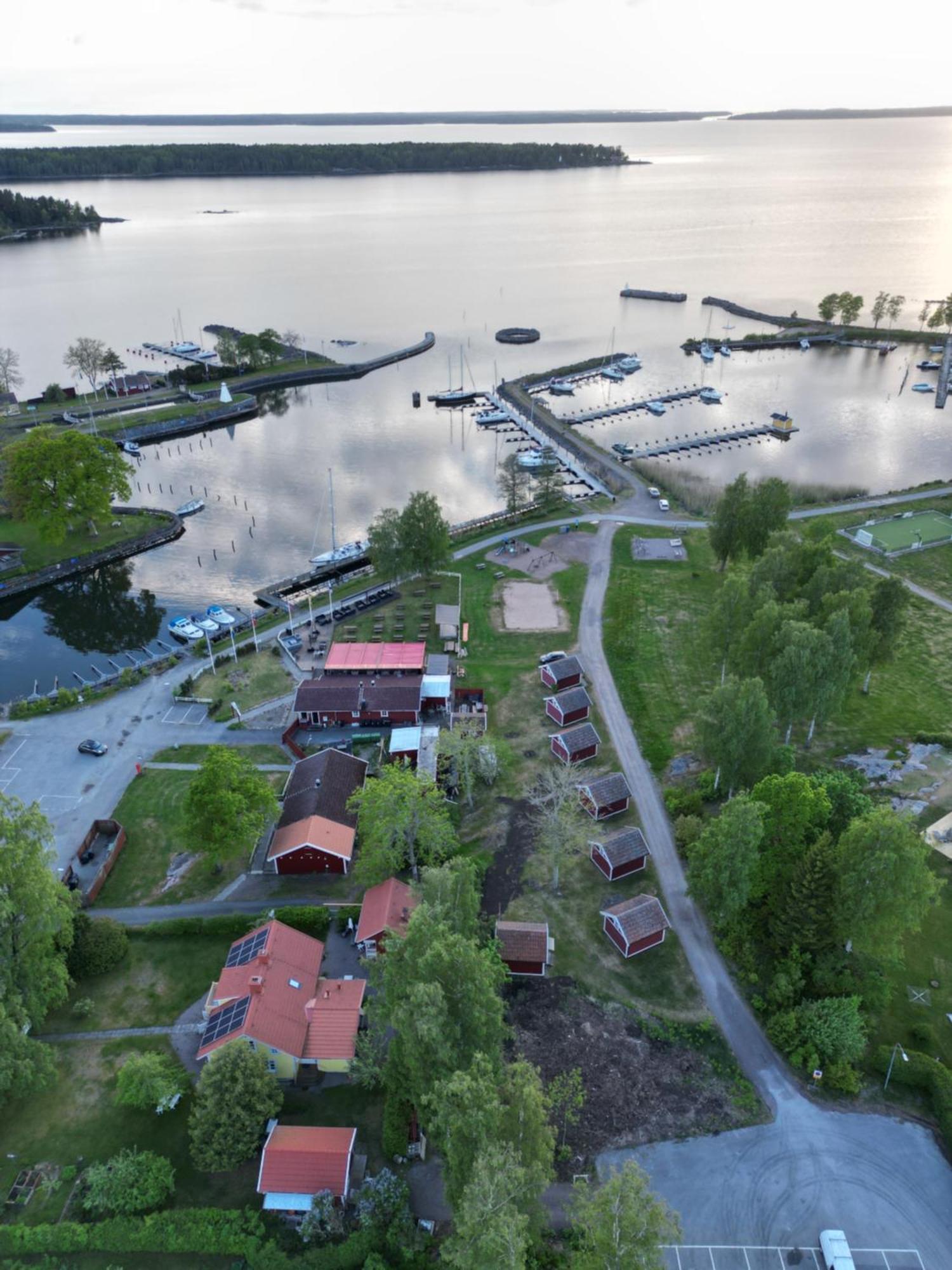 Kanalkrogen Stugor Sjötorp Екстериор снимка